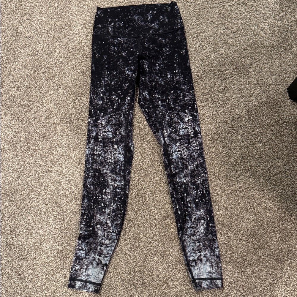 EUC lululemon athletica Black and Gray Patterned Leggings